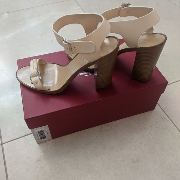 Salvatore Ferragamo open toe heels - Picture 5 of 9